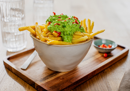 Hráškové guacamole s Air Fryer hranolčekmi